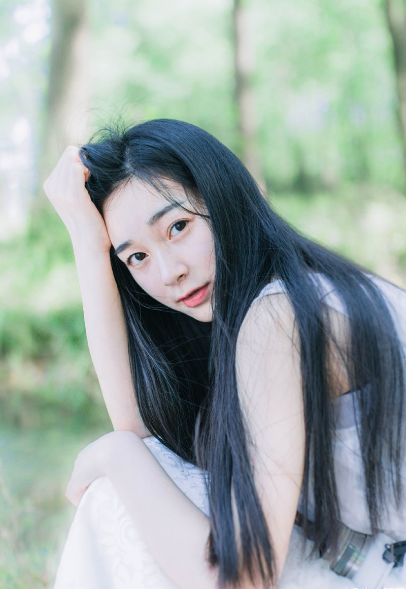 爱是亘古长明的灯塔，它定晴望着风暴却兀不为动，爱就是充实了的生命，正如盛满了酒的酒杯。